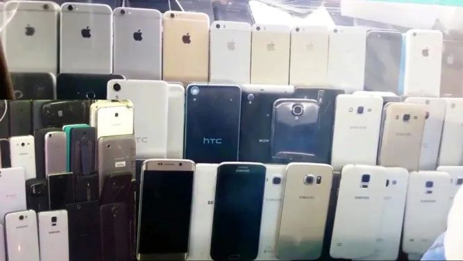 तपाईं पनि सेकेण्डह्याण्ड स्मार्टफोन खरीद गर्दै हुनुहुन्छ ? त्यसोभए यी विषयलाई ध्यानमा राख्नुहोस्