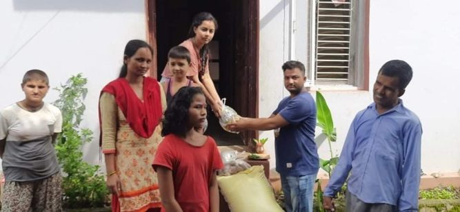 अनेरास्ववियू नवलपुर  संयोजक पराजुलीद्वारा जन्मदिनको अवसरमा मौलाकालिका अपांग संस्थामा खाद्यान्न सहयोग