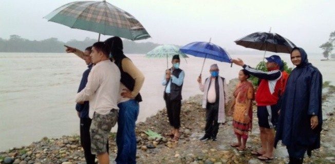 नारायणी नदीले २१ घर परिवार विस्थापित, प्रदेश सांसद लामिछानेद्वारा  स्थलगत अनुगमन
