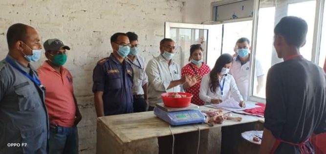 नगरपालिकाद्धारा पश्चिम् नवलपरासीको  परासी बजारका मासु पसलहरु अनुगमन
