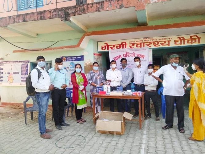 पाल्हिनन्दनकाे स्वास्थ्यचाैकीहरुमा स्वास्थ्य सामग्री हस्तान्तरण