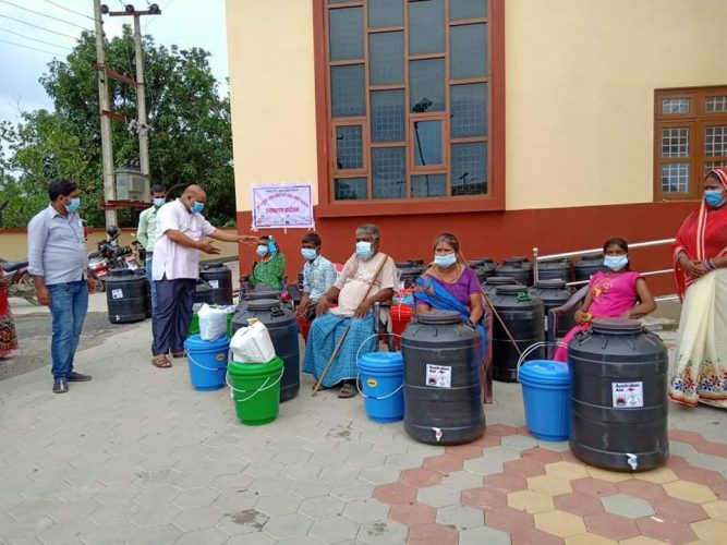 पूर्ण अपाङ्गता भएका व्यक्तिहरुलाई स्वास्थ्य सुरक्षा सामग्री हस्तान्तरण