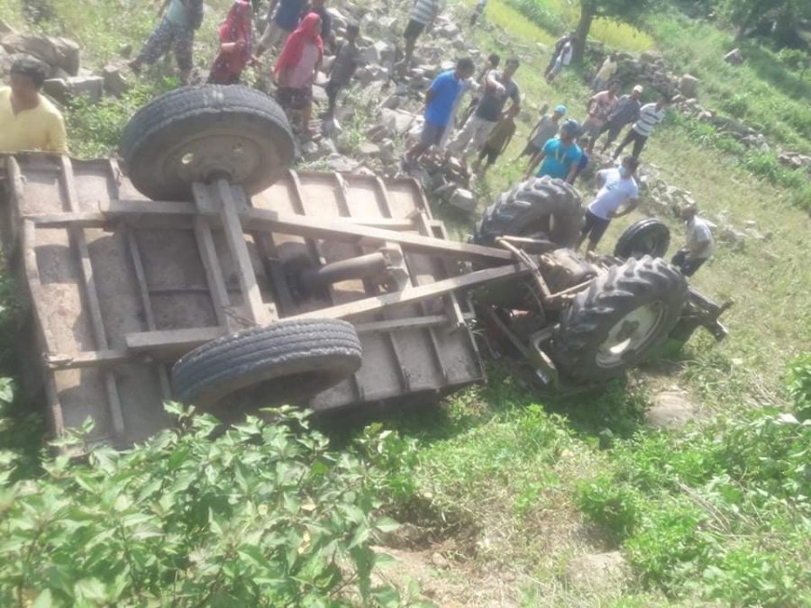 नवलपुरमा ट्याक्टर दुर्घटना हुदाँ एक जनाको मृत्यु, दुई जना गम्भीर