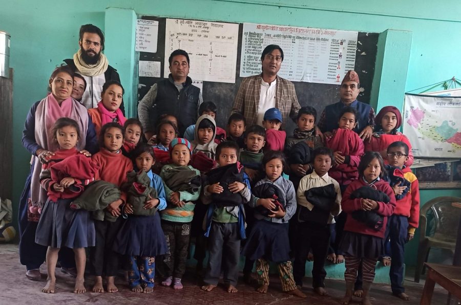 सर्दिका बालबालिका र वृद्द-वृद्दालाइ  हिमानी ट्रस्टको न्यानो उपहार