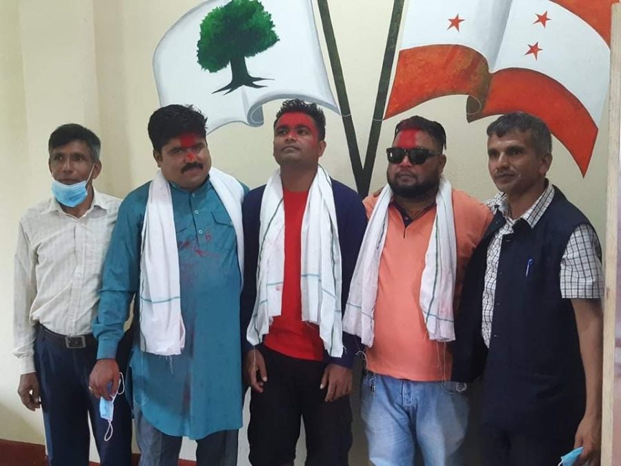 नेपाली काङ्ग्रेस सुनवल-१३बडेराद्वारा तरुण विभागमा मनोनीत ३ जना सम्मानित