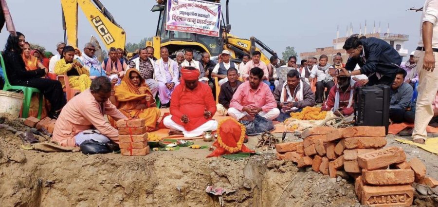 चन्द्रनगरको प्रशासकिय भवनको अध्यक्ष महतोले गरे शिलान्यास ।।