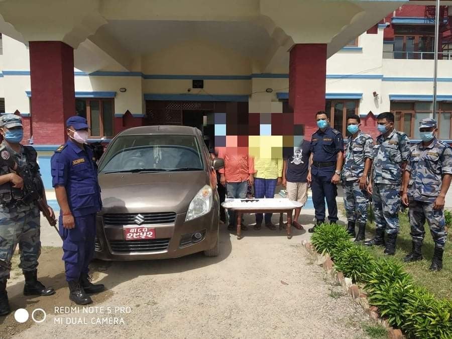 कृष्णनगरमा संयुक्त टोलीद्वारा अवैध रुपमा भित्रिदै गरेकाे मालसामान बरामद