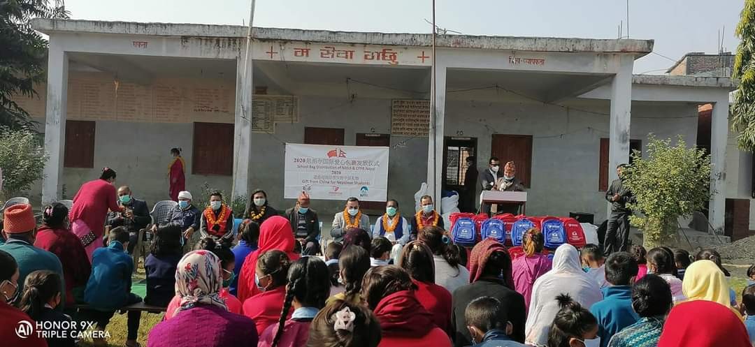 सांसद कण्डेलकाे पहलमा १४ सामुदायिक विद्यालयका २७६८ विद्यार्थीलाइ शैक्षिक सामाग्री वितरण