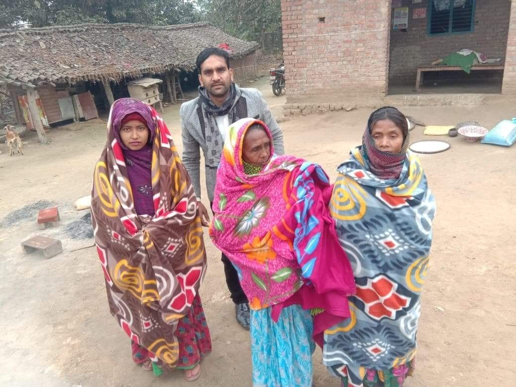 समाजसेवी महेन्द्र यादवद्वारा गरिब विपन्न परिवारलाई सहयोग