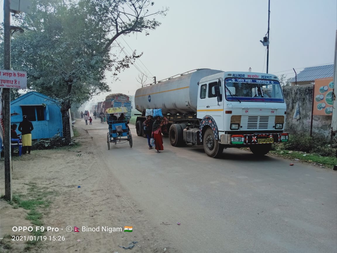 महेशपुर भन्सारको स्तर उन्नति न हुँदा गाडीको जामै जाम ; आम जनतालाई सस्ती